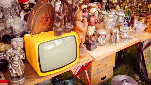 Espone la tv vintage in vetrina: costretta a pagare il canone Rai