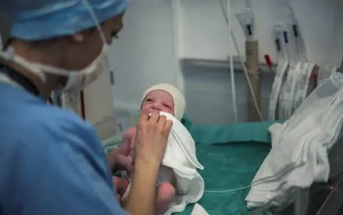 Como, mamma da record: undicesimo figlio a 38 anni
