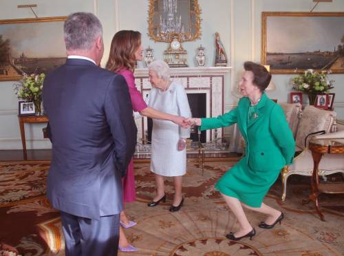 La Regina Elisabetta e l'incontro con il re Abdullah II