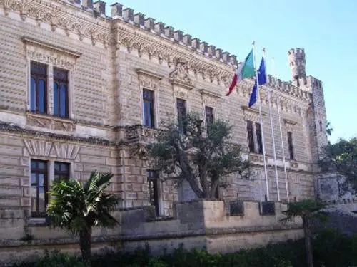 Nardò, cadde per una buca: il Comune deve risarcire i danni
