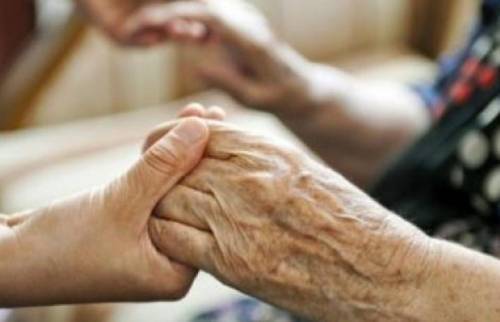 Anziani disabili affidati a clandestini: scoperti sette ospizi abusivi