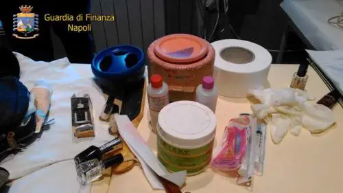 Denunciata falsa estetista di Portici: utilizzava prodotti scaduti