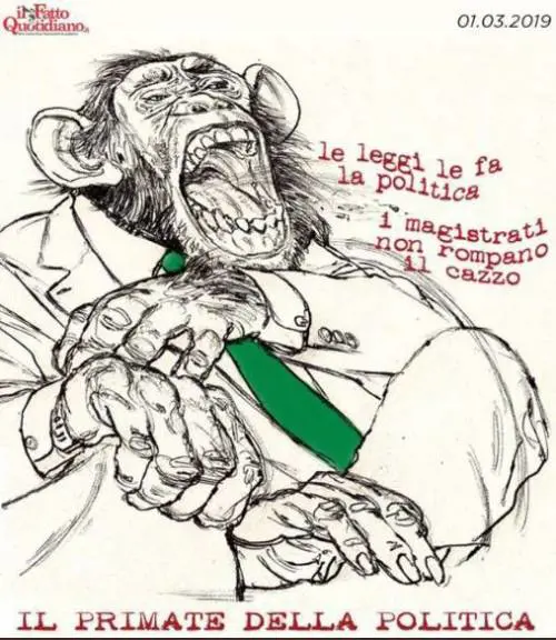 Il Fatto paragona Salvini a una scimmia. Lui cita Sciascia: "Ominicchi"