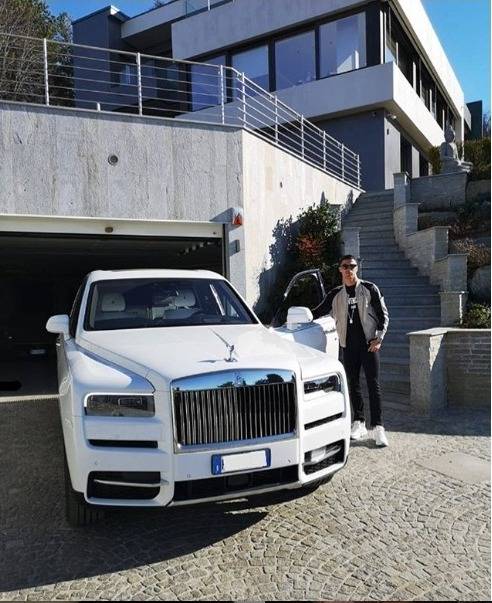 Cristiano Ronaldo si regala una Rolls Royce da 400.000 euro