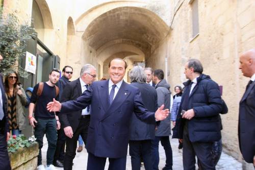 Berlusconi: "Il governo cadrà sui fatti"