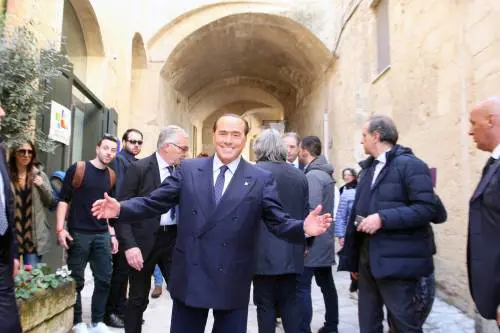 Berlusconi: "Il governo cadrà sui fatti"