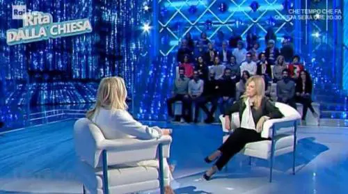 "Non sei la moglie". E Rita Dalla Chiesa zittisce tutti a "Domenica In"