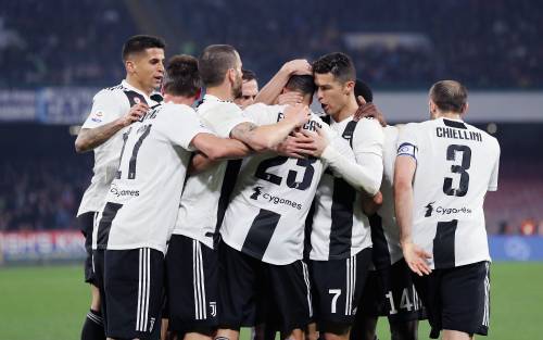 La Juventus sbanca Napoli: 2-1 tra rossi e polemiche