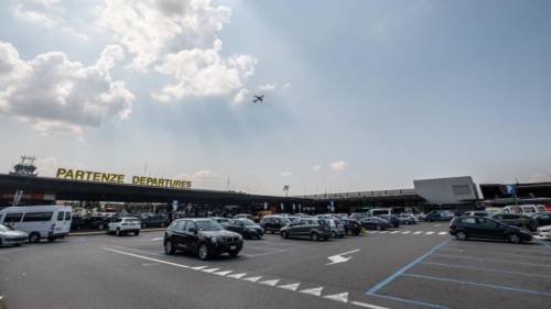 Allarme a Malpensa, deviati sette aerei per luce misteriosa: era un elicottero 