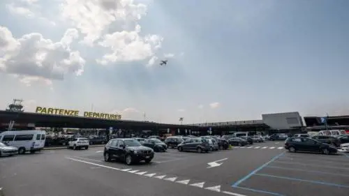 Allarme a Malpensa, deviati sette aerei per luce misteriosa: era un elicottero 