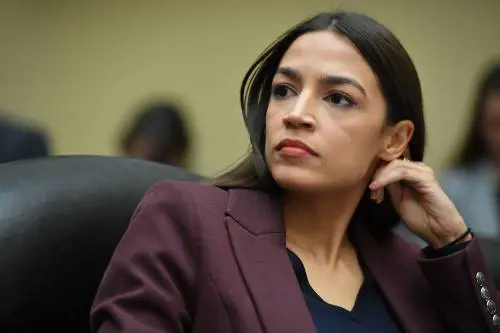 "Video violento contro Aoc". E il Congresso censura il deputato del Gop