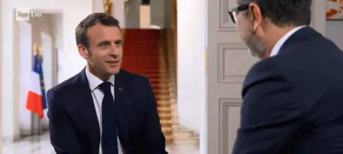 "Parigi Capitale d'Italia". ​Bufera sull'intervista di Fazio a Macron
