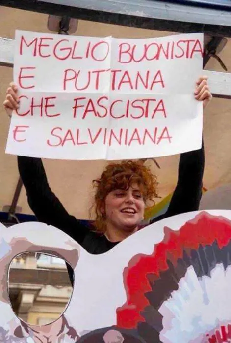 "Vorrei essere matura ma...". E la kompagna versa l'odio su Morisi