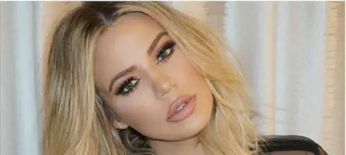 Khloe Kardashian rinuncia ai filler per le labbra per uscire solo con uomini bianchi