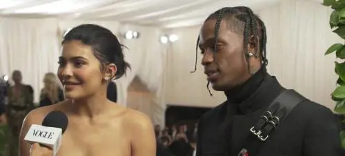 Travis Scott cancella il suo Instagram per dimostrare fedeltà a Kylie Jenner