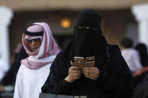 Scoppia il caso Absher, la app saudita per controllare i movimenti delle donne