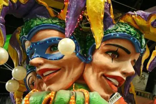 Carnevale di Bruxelles, carri antisemiti sfilano vicino a palazzi Ue
