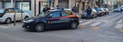 Un kg di eroina in macchina e 7 in casa: arrestati due albanesi