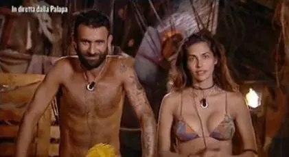 Isola dei Famosi, Ghezzal si dichiara ad Ariadna: "Ti amo"