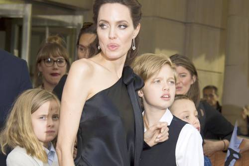 Brad Pitt accusa la Jolie di viziare i figli per guarirli dal trauma del divorzio