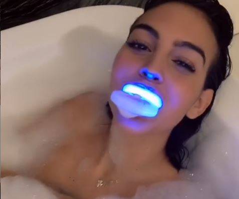 Georgina Rodriguez e il bagno sexy: follower in delirio su Instagram