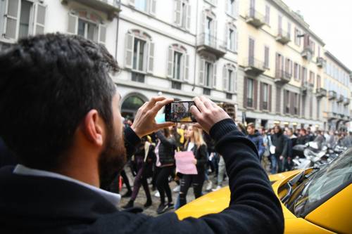 Studenti e studentesse in piazza per la festa dell'8 marzo