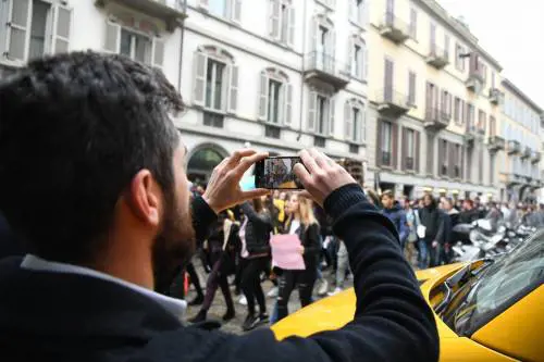 Studenti e studentesse in piazza per la festa dell'8 marzo 