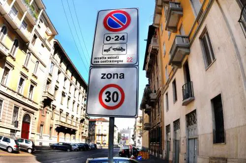 In centro a 30 all'ora, solo settantuno strade si salvano dal limite