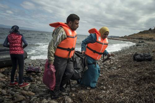 Migranti, la Grecia è al collasso: scattano le prime "ribellioni"