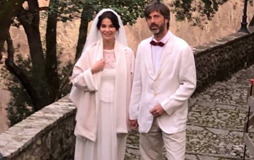 Kim Rossi Stuart e Ilaria Spada sposi in bianco