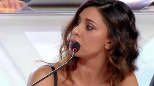 Sanremo Young, Belen Rodriguez attaccata da Amanda Lear: "Ma piantala"