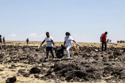 Volo precipitato in Etiopia, le foto del disastro