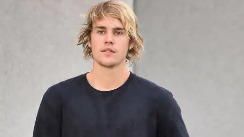 Justin Bieber: "Mi sento strano e scollegato, pregate per me"