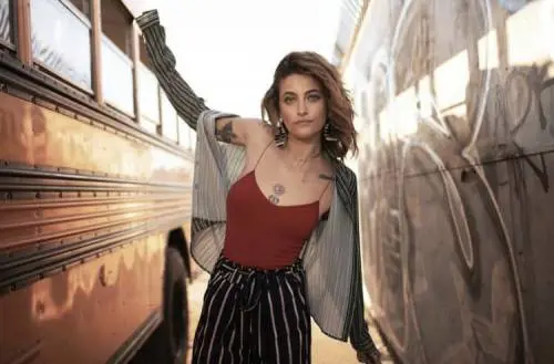 Paris Jackson, la figlia di Michael contro gli haters: "Fumatevi un po' d'erba"