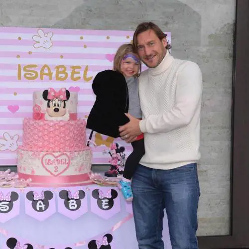 I dolci auguri di Totti alla figlia Isabel per il compleanno 