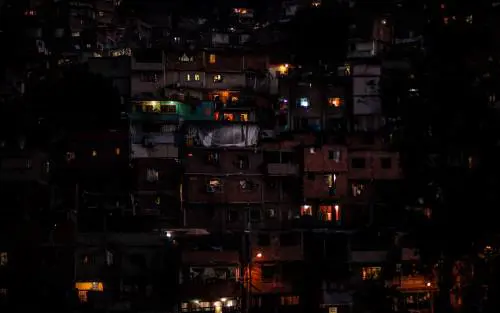 Cosa c'è dietro il blackout che mette in ginocchio il Venezuela