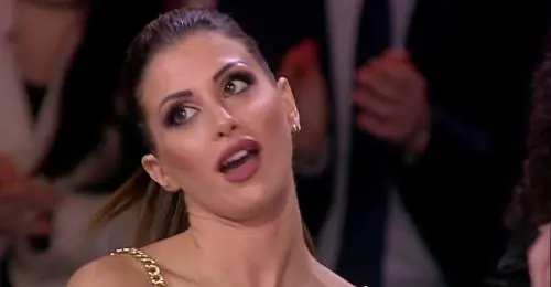 Nicoletta Larini gelosa di Ariadna: "Si attacca come una cozza"