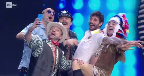 Made in Sud, Stefano De Martino quasi nudo sul palco