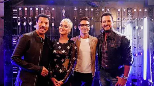 Gli eccentrici look super glam di Katy Perry, giudice di American Idol