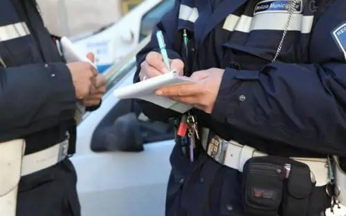Moldavo accumula 39 multe e diventa irreperibile: rintracciato grazie a una foto su Facebook