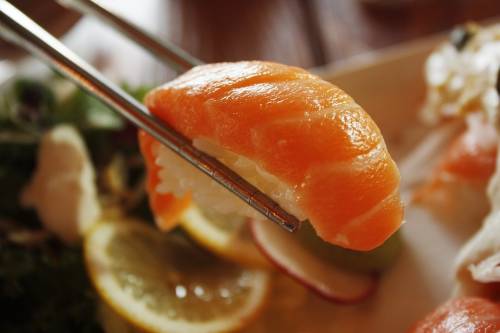 Mangia il sushi e muore, controlli dei Nas nel ristorante