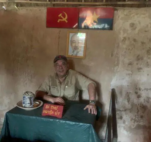 Vauro, delirio comunista dal Vietnam: "Salvini, vienimi a prendere"