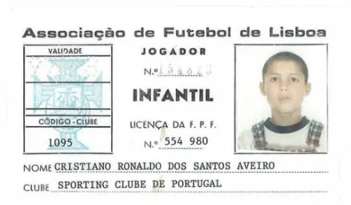 La foto di CR7 a 12 anni e lo sfottò al Real: "Chi ha bisogno di lui?"