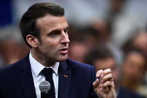 Adesso Macron corre ai ripari: ma le sue misure basteranno?