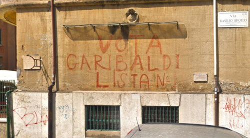 Roma, cancellata la storica scritta "Vota Garibaldi". Comune: "La ripristiniamo"