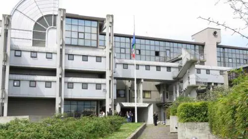 Fece sesso con l'allievo, così si vantava: "Il bimbo somiglia a lui"