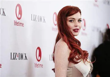 Lindsay Lohan chiede aiuto al Papa contro gli hacker
