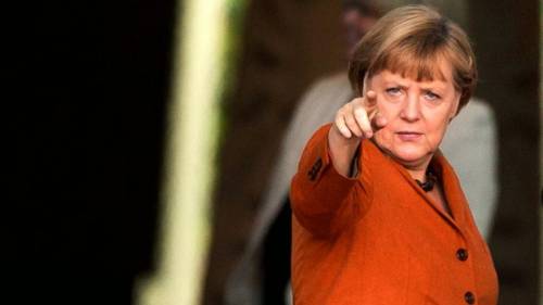 Il no della Merkel all'alleanza Ppe-sovranisti: "Non dialogo con gli antisemiti"