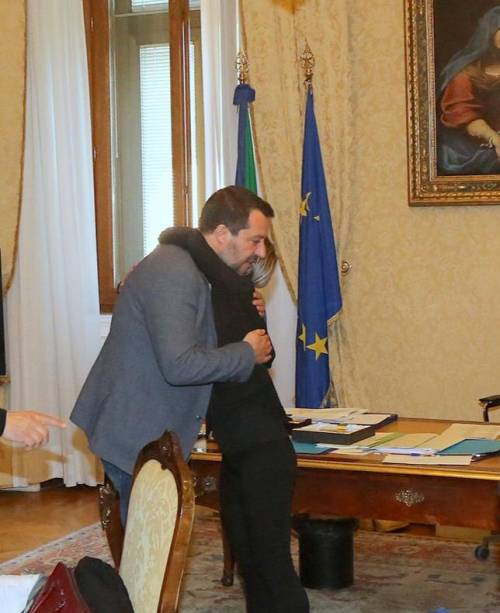 L'abbraccio tra Salvini e la mamma di Pamela Mastropietro