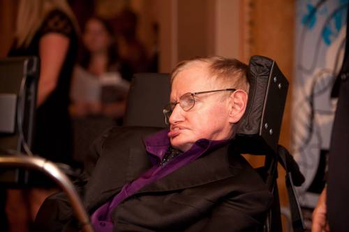 L'infermiera di Stephen Hawking radiata dall'albo: non ha fornito le cure